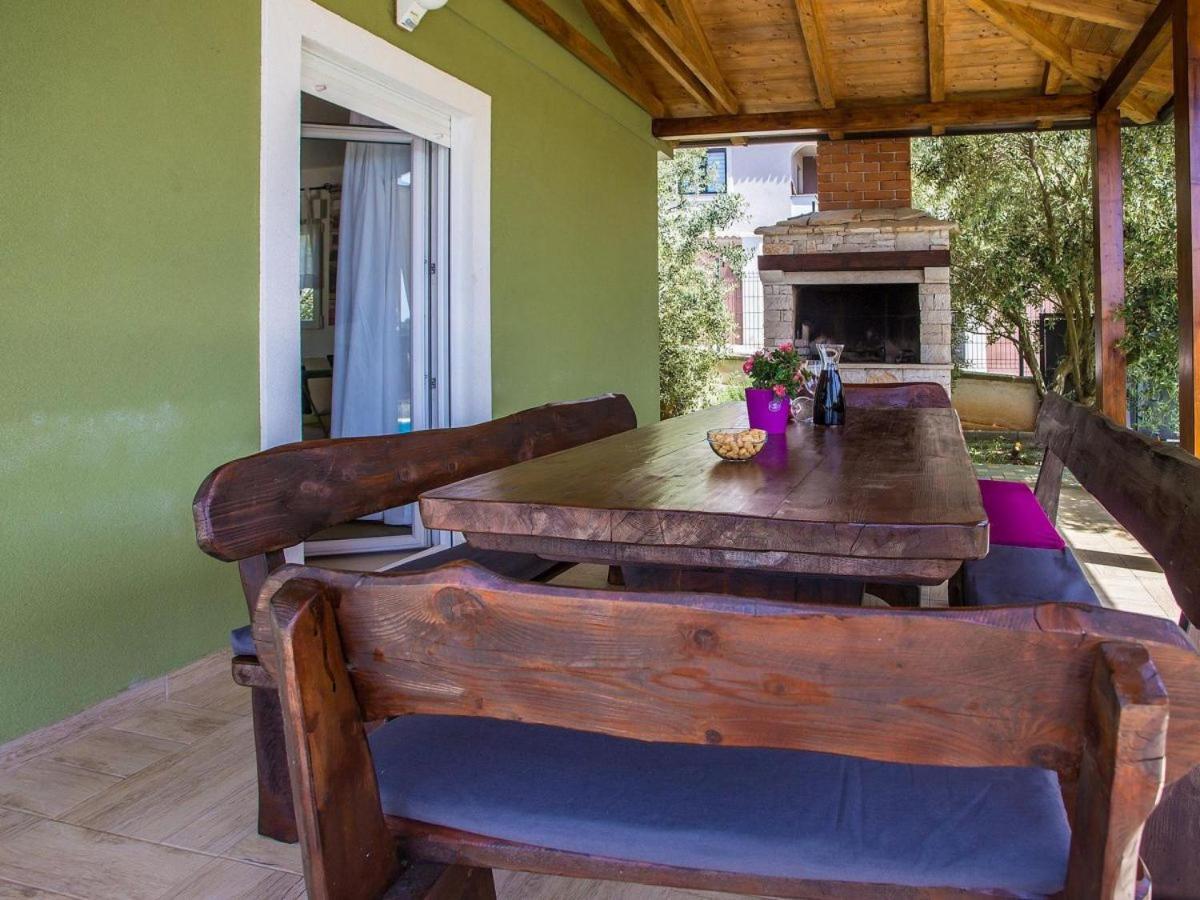 Holiday Home Tanja Pula Exterior photo